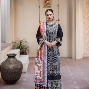 SOLD - Black and White 3/4 Sleeve Crew Neck Dress